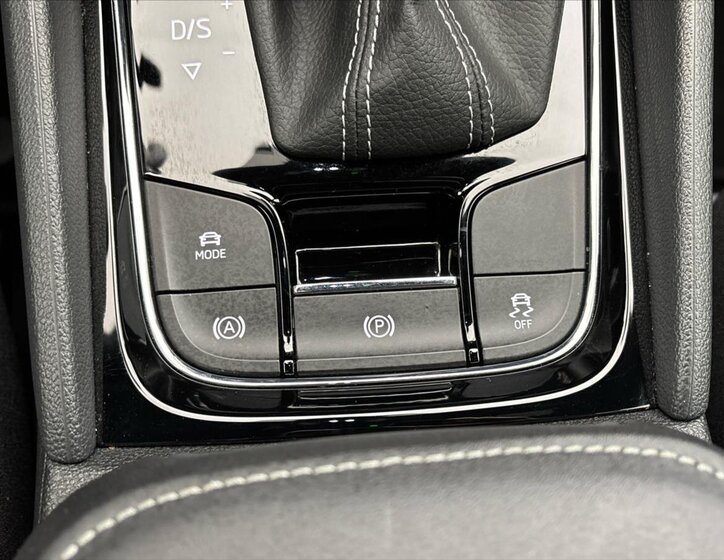 Škoda Karoq SUV / Terénní 1,5 l 110 kw