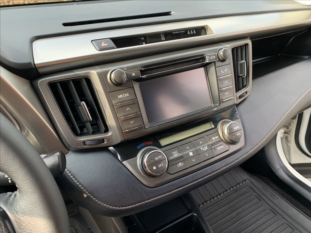 Toyota RAV4 SUV / Terénní 2,2 l 110 kw