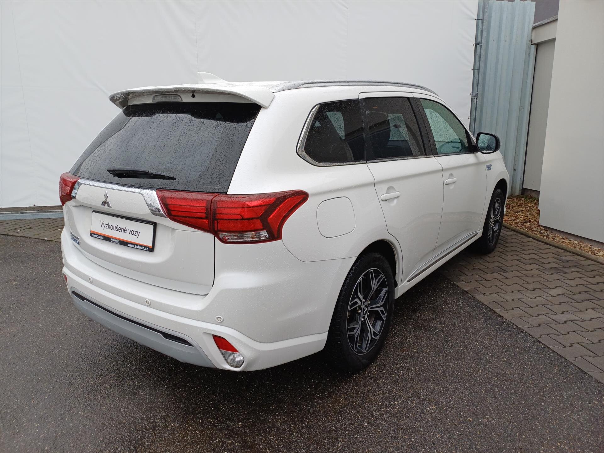 Mitsubishi Outlander Kombi 2,4 l 99 kw