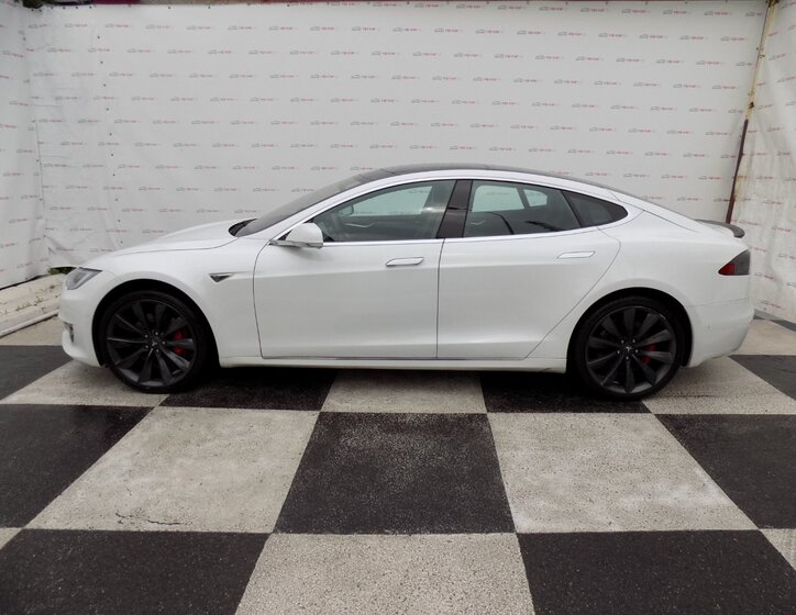 Tesla Model S 2