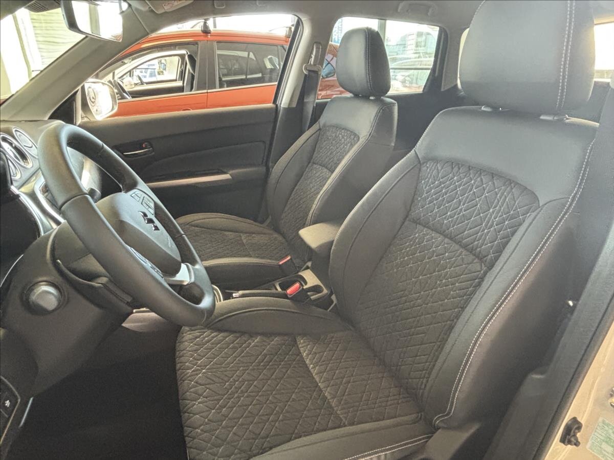Suzuki Vitara SUV / Terénní 1,4 l 81 kw