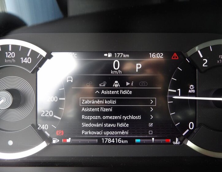 Land Rover Discovery Sport SUV / Terénní 2,0 l 110 kw