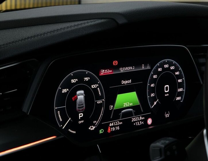 Audi e-tron SUV / Terénní 0,0 300 kw