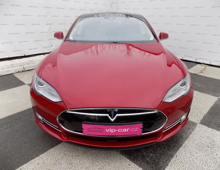 Tesla Model S 4