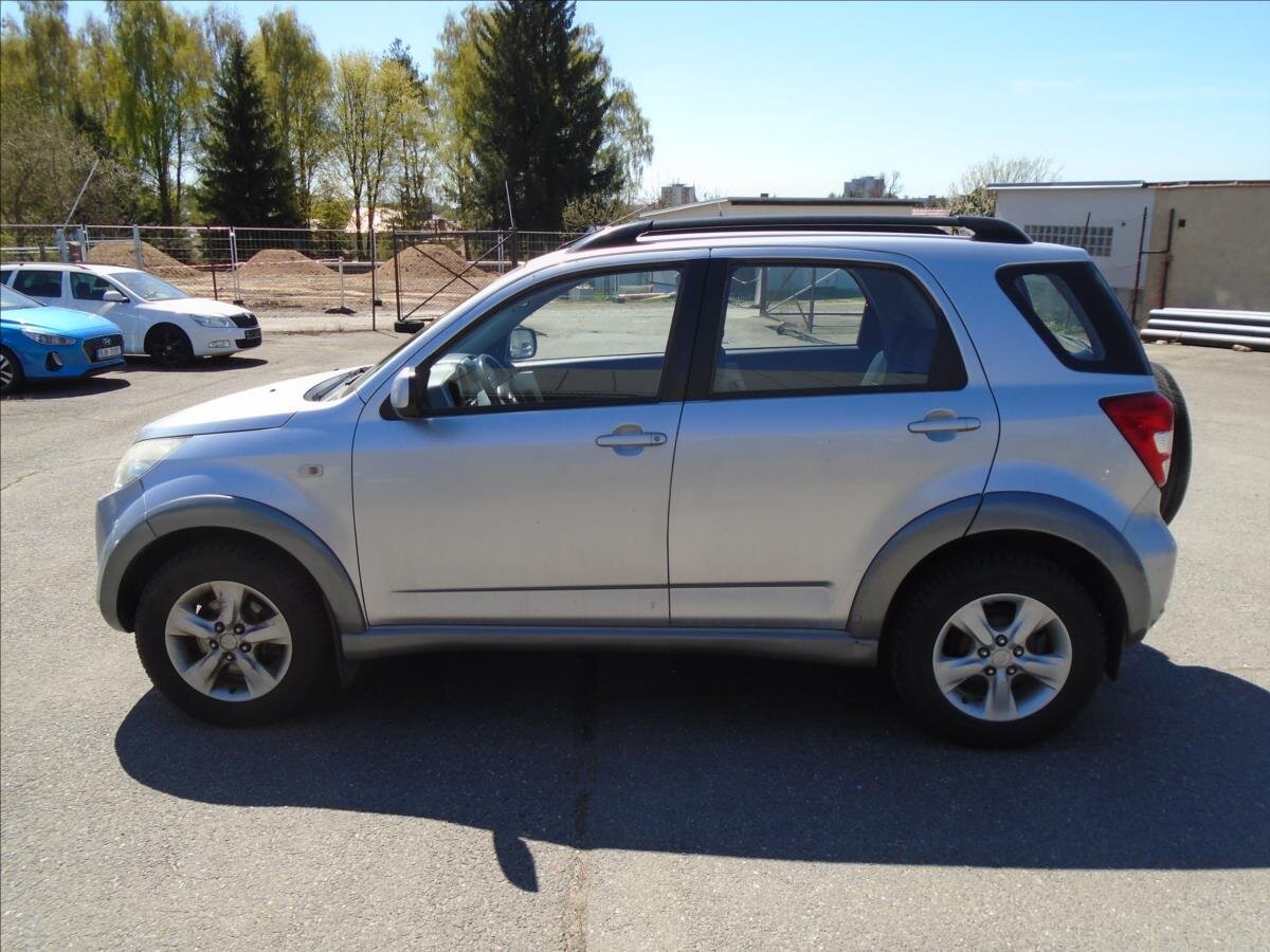 Daihatsu Terios SUV / Terénní 1,5 l 77 kw