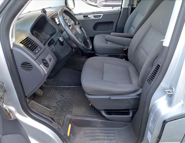 Volkswagen Multivan 10