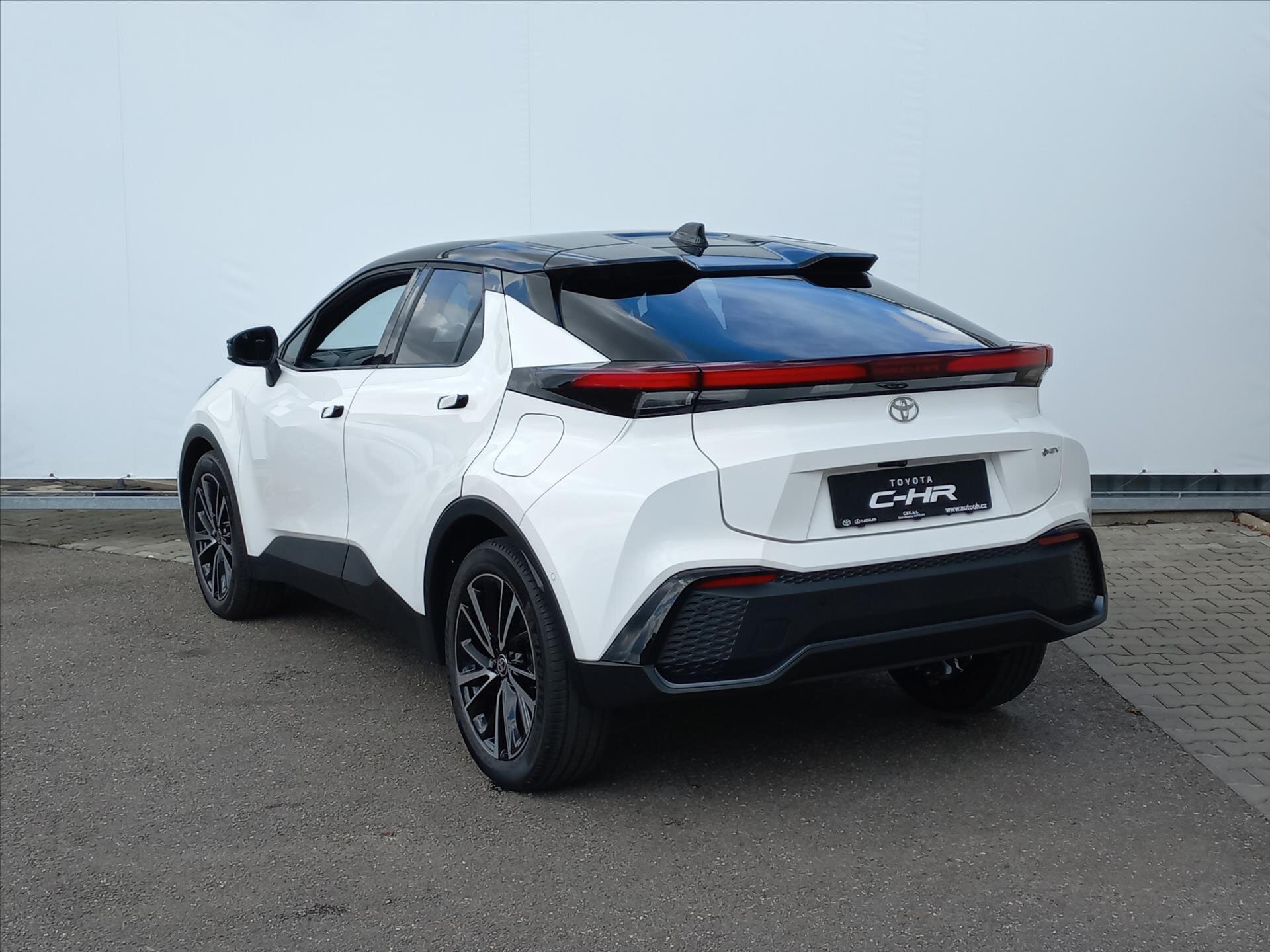 Toyota C-HR CUV 1,8 l 72 kw