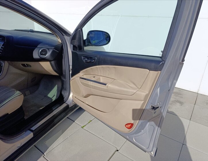 Lancia Delta Hatchback 1,6 l 88 kw