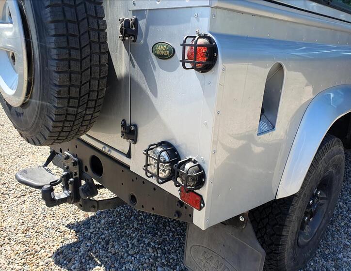 Land Rover Defender 34