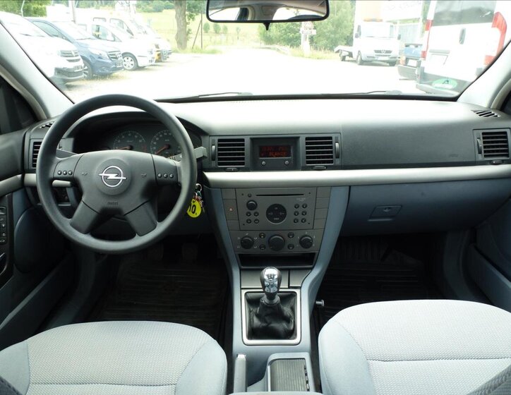 Opel Vectra Sedan / Limuzína 1,8 l 90 kw