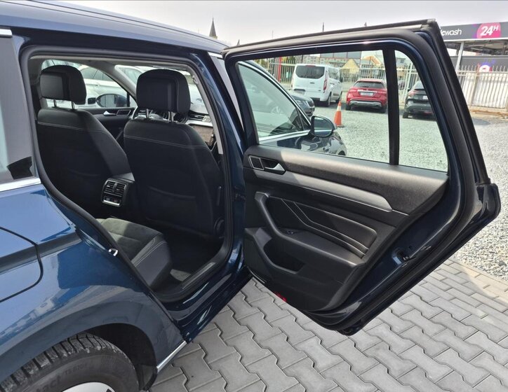 Volkswagen Passat Kombi 1,4 l 160 kw