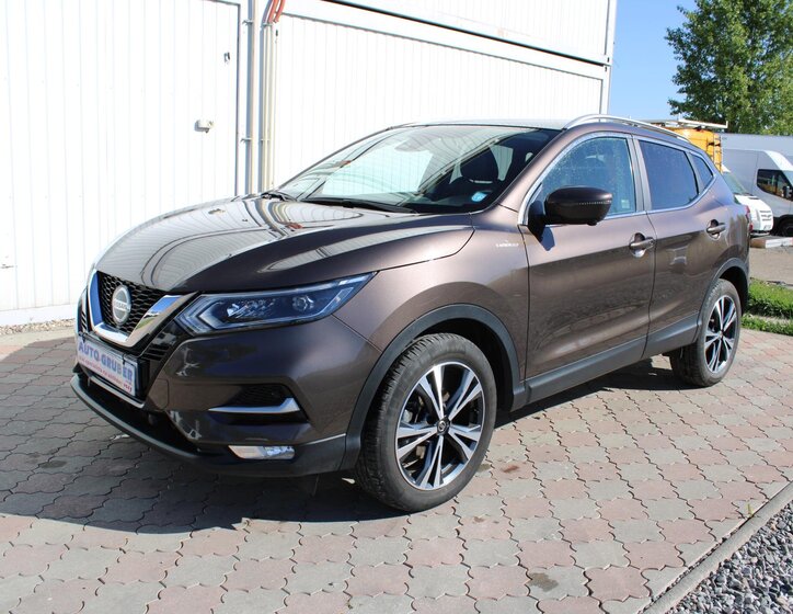 Nissan Qashqai SUV / Terénní 1,3 l 117 kw