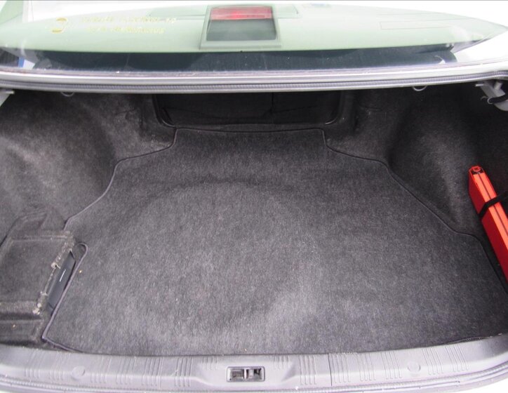 Nissan Maxima Sedan / Limuzína 2,0 l 103 kw