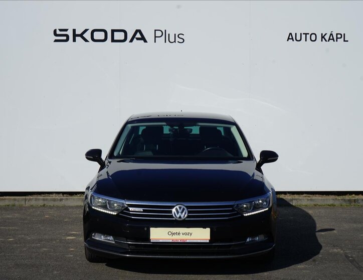 Volkswagen Passat Sedan / Limuzína 2,0 l 176 kw