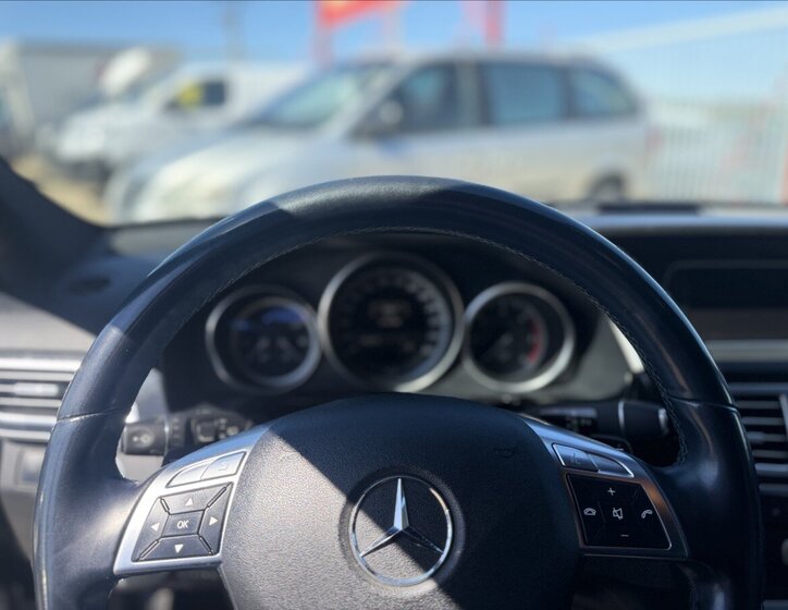 Mercedes-Benz Třídy E Kombi 2,1 l 150 kw