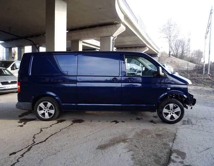 Volkswagen Transporter Skříň 2,5 l 96 kw