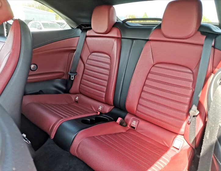 Mercedes-Benz Třídy C Kabriolet 2,0 l 180 kw