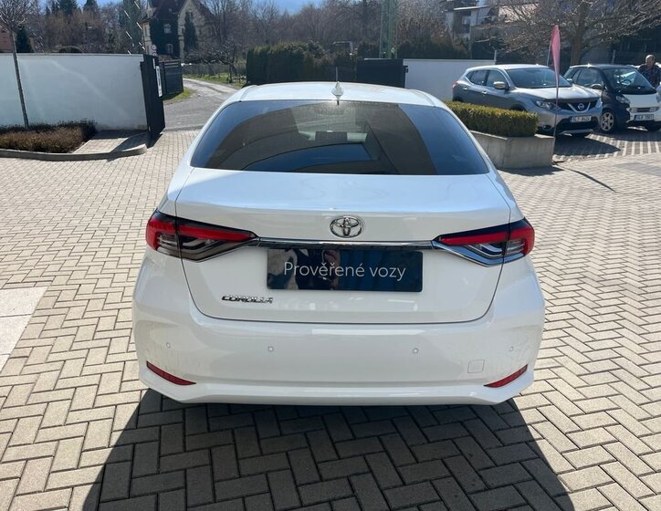 Toyota Corolla Sedan / Limuzína 1,5 l 92 kw