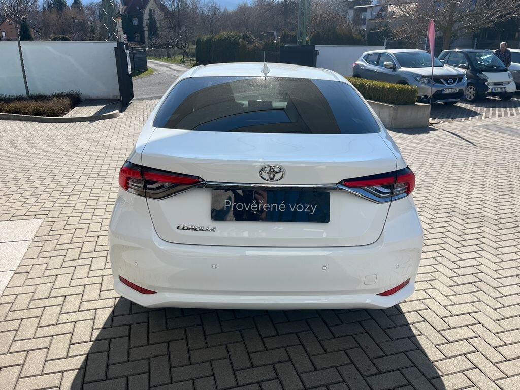 Toyota Corolla Sedan / Limuzína 1,5 l 92 kw