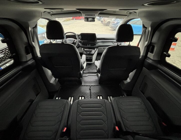 Ford Tourneo Custom 18