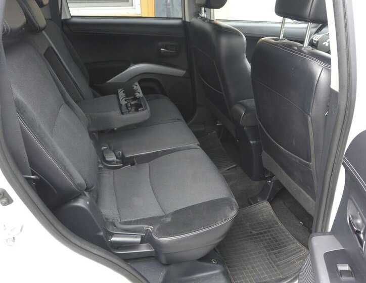 Mitsubishi Outlander SUV 2,3 l 130 kw