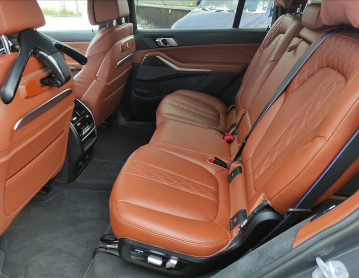 BMW X7 9