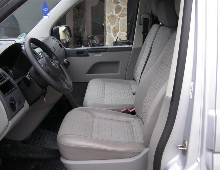 Volkswagen Caravelle 12