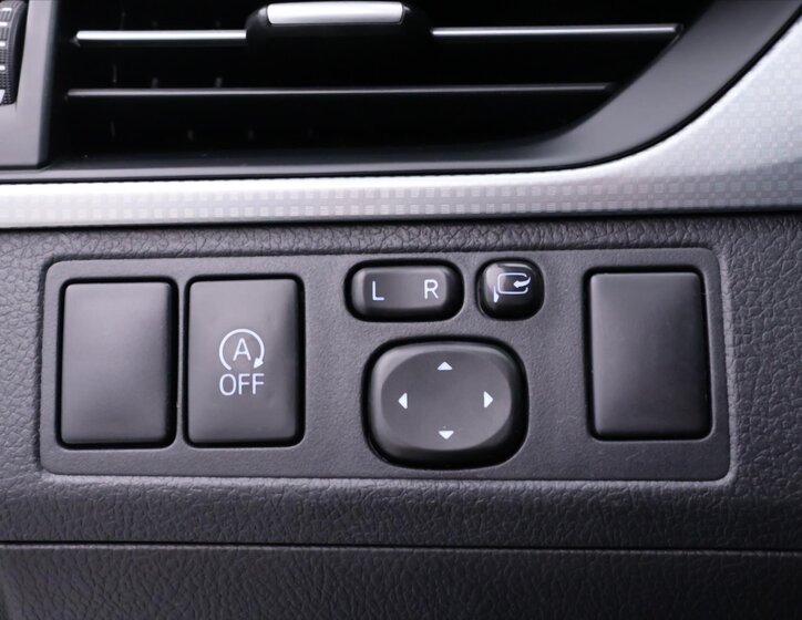 Toyota Avensis Kombi 2,0 l 105 kw