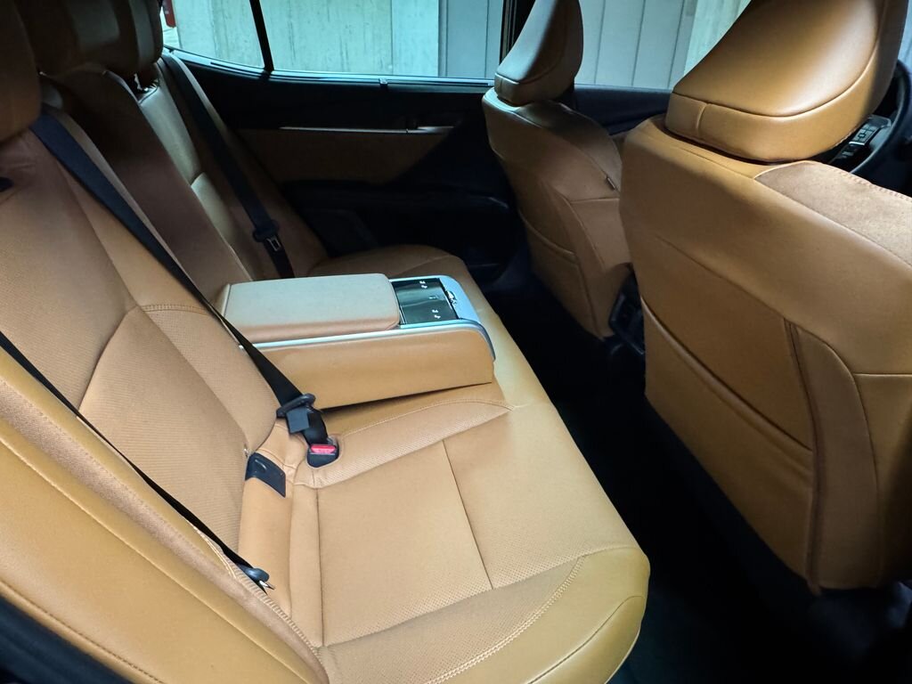 Toyota Camry Sedan / Limuzína 2,5 l 160 kw