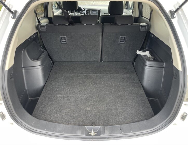 Mitsubishi Outlander SUV / Terénní 2,3 l 110 kw