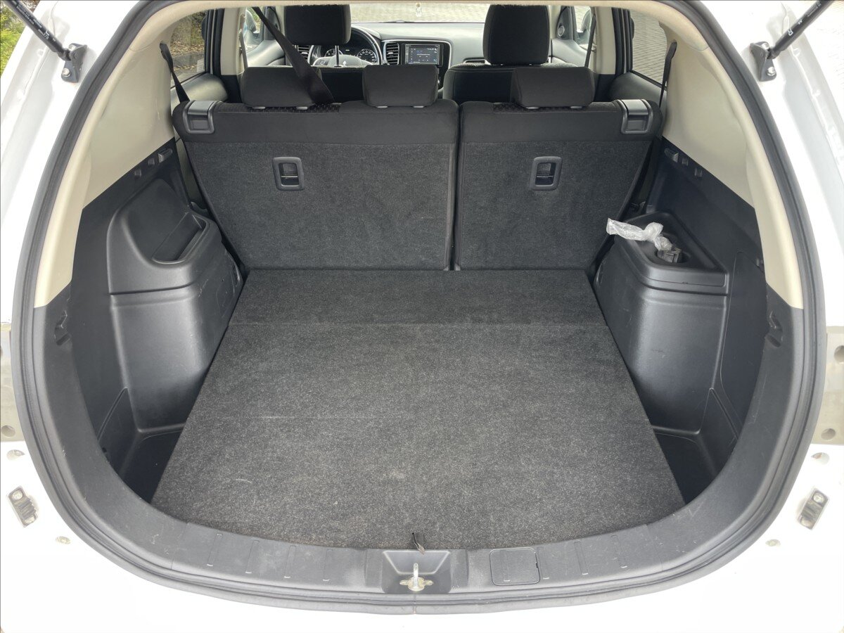 Mitsubishi Outlander SUV / Terénní 2,3 l 110 kw