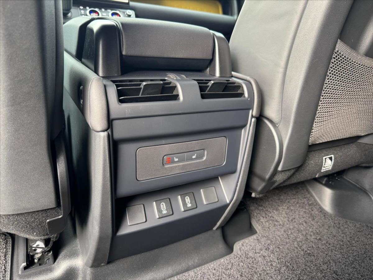 Land Rover Defender SUV 3,0 l 257 kw