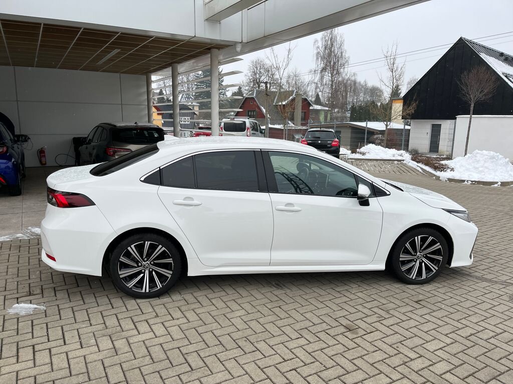 Toyota Corolla Sedan 1,5 l 92 kw