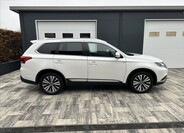 Mitsubishi Outlander 4