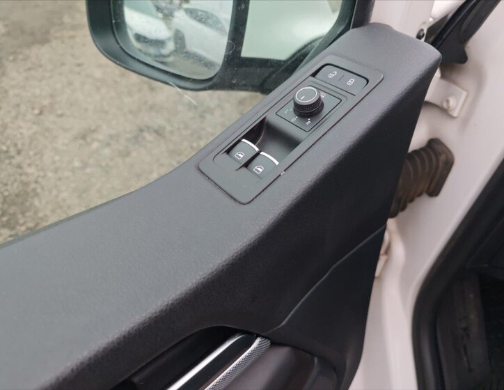 Volkswagen Multivan 10