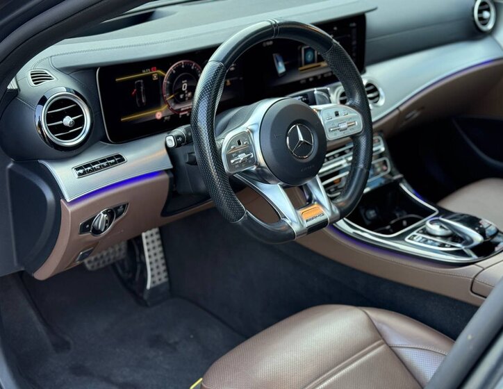 Mercedes-Benz Třídy E Sedan / Limuzína 4,0 l 420 kw