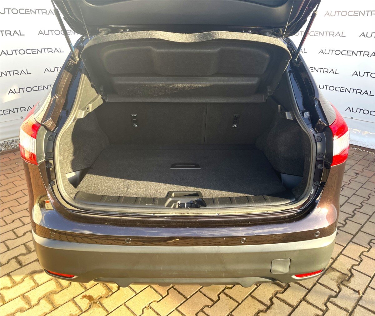 Nissan Qashqai SUV / Terénní 1,2 l 85 kw