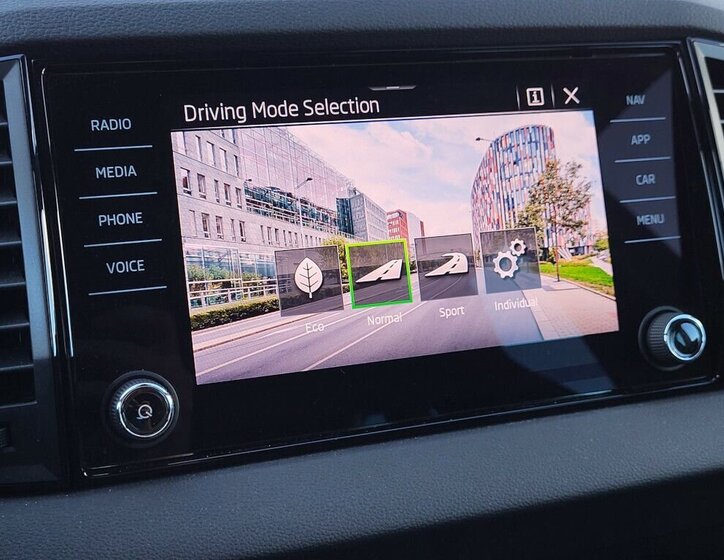 Škoda Karoq SUV / Terénní 1,5 l 110 kw