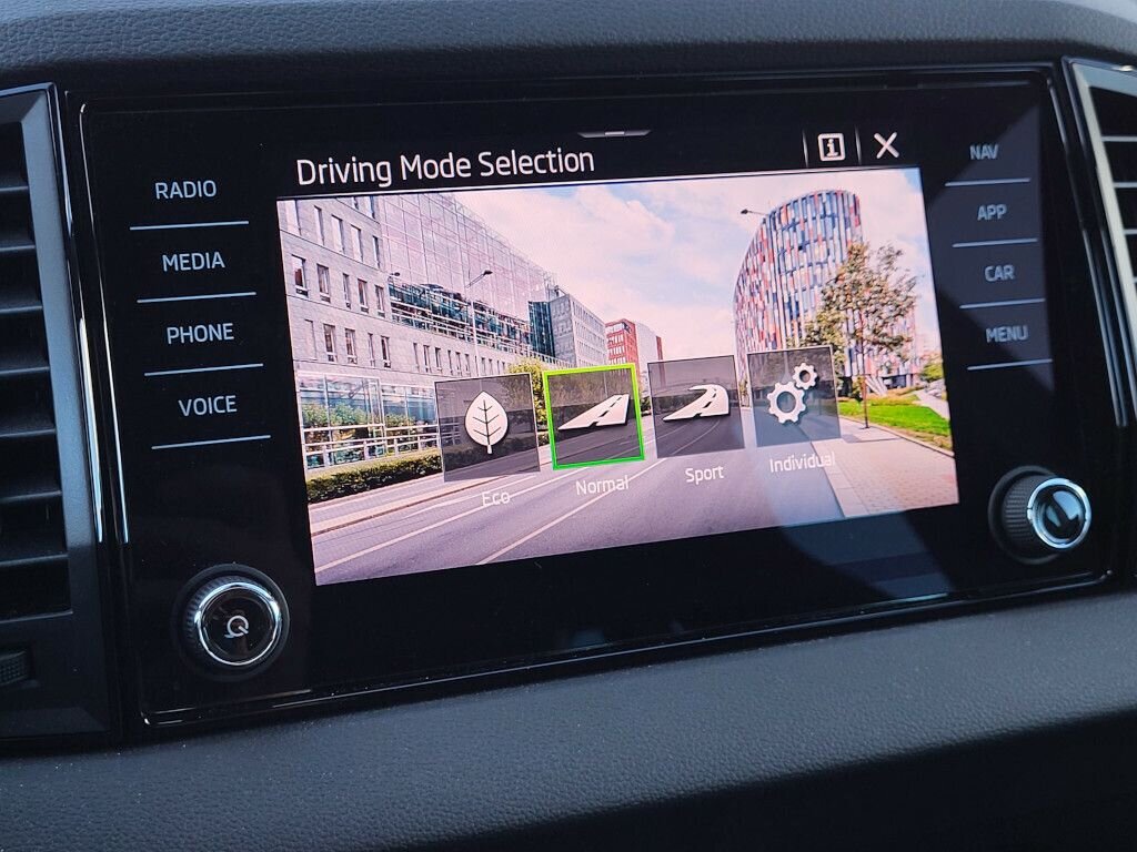 Škoda Karoq SUV / Terénní 1,5 l 110 kw