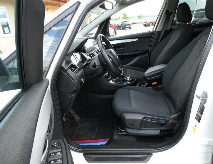 BMW Řada 2 23