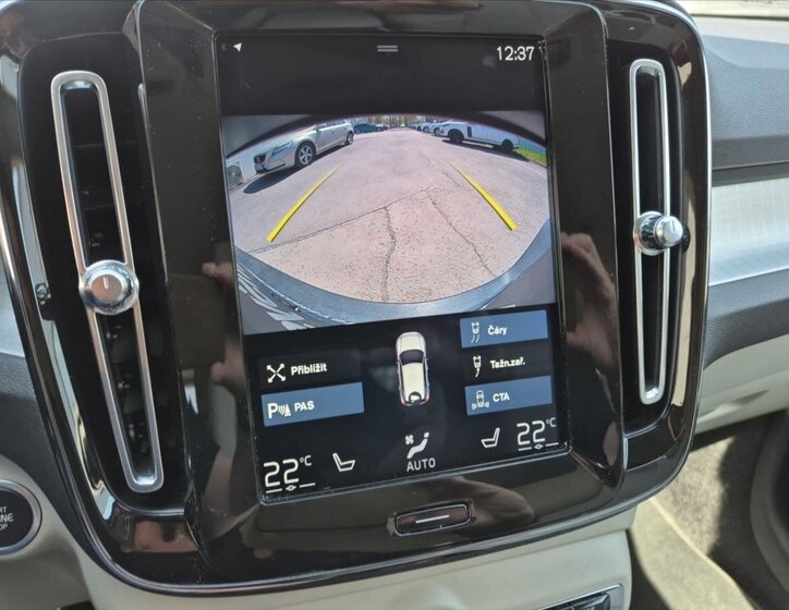 Volvo XC40 SUV / Terénní 2,0 l 145 kw