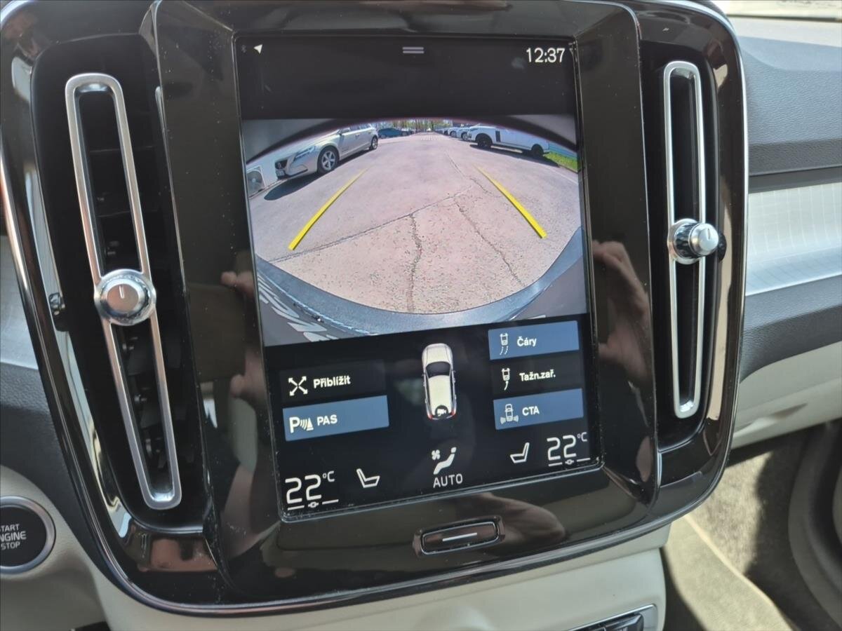 Volvo XC40 SUV / Terénní 2,0 l 145 kw