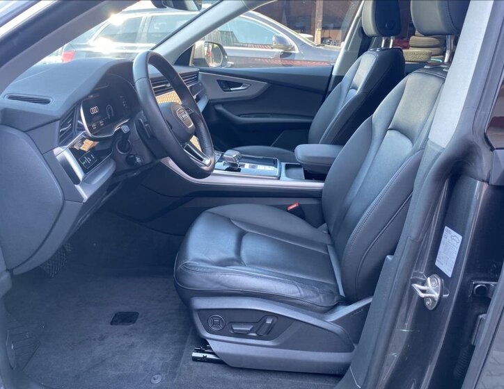 Audi Q8 SUV / Terénní 3,0 l 250 kw