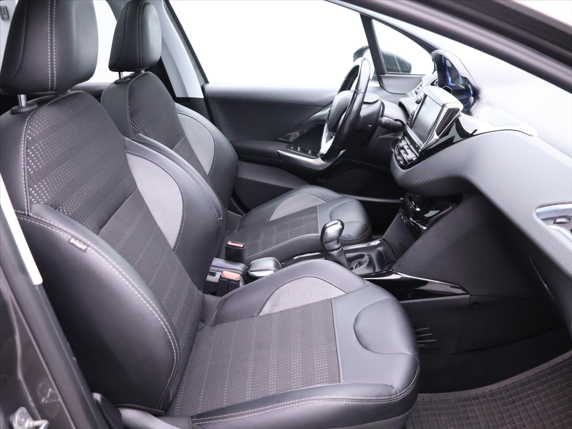 Peugeot 2008 SUV 1,2 l 81 kw