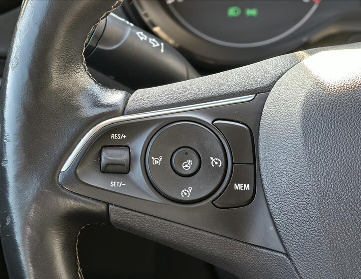 Opel Crossland SUV 1,2 l 60 kw