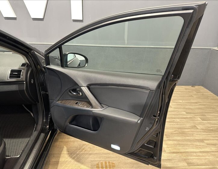 Toyota Avensis Kombi 2,0 l 91 kw