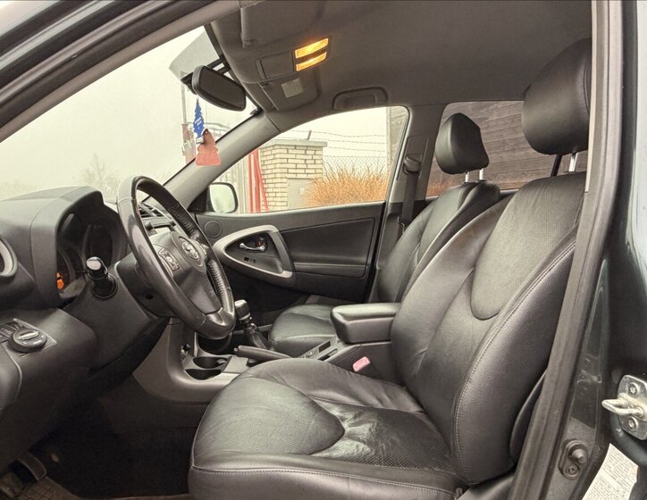 Toyota RAV4 SUV / Terénní 2,2 l 130 kw