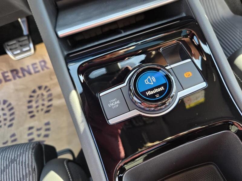 Volkswagen Tiguan SUV / Terénní 2,0 l 195 kw