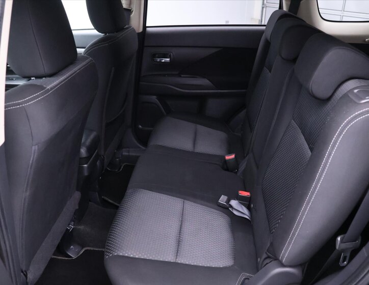 Mitsubishi Outlander 17