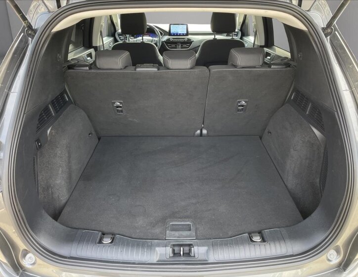 Ford Kuga SUV / Terénní 1,5 l 88 kw